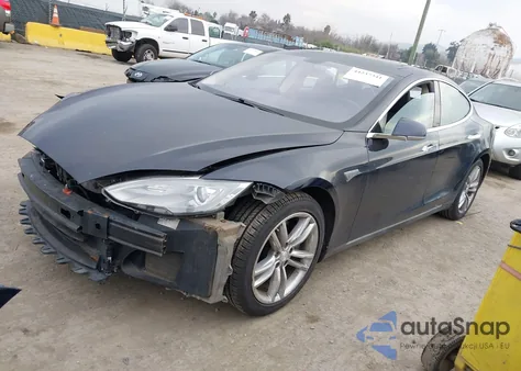2013 Tesla Model S из США, поврежденный, VIN 5YJSA1CN2DFP21138